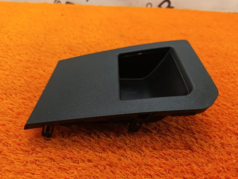 Крышка блока предохранителей