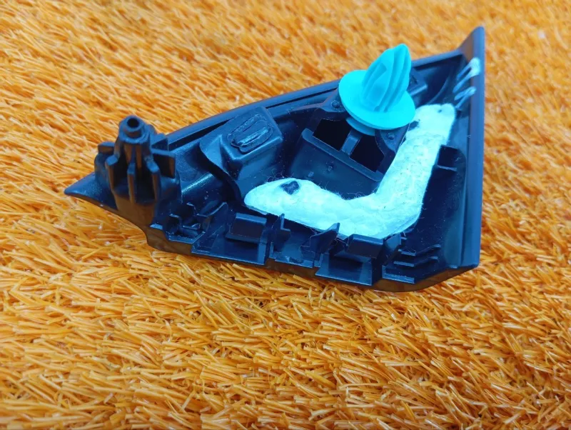 Уголок двери