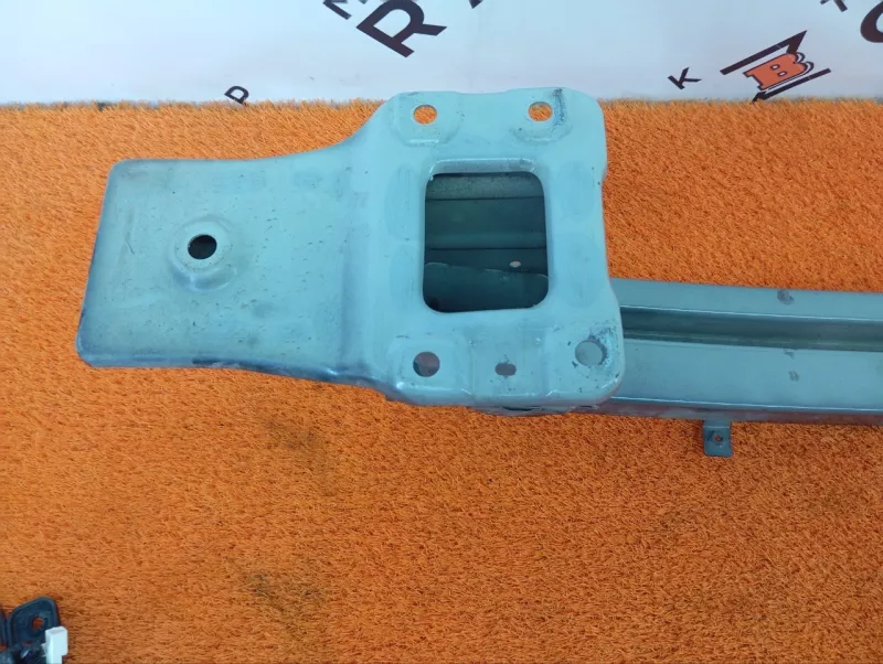 Усилитель бампера