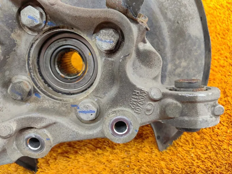 Кулак поворотный