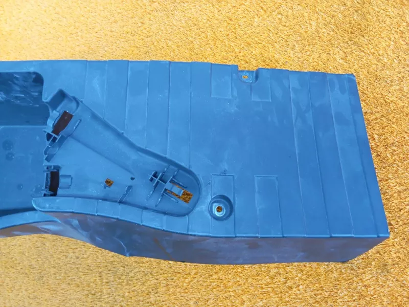 Крепление аккумулятора