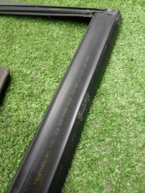 Уплотнитель стекла двери