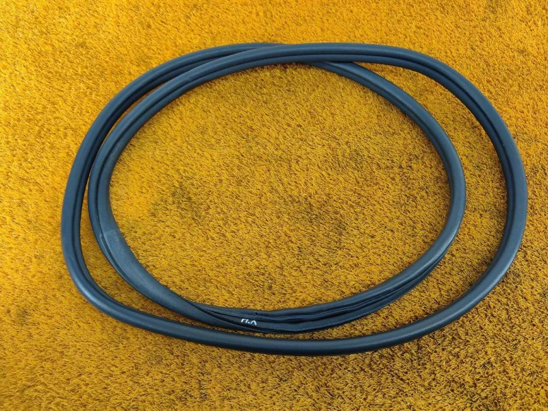 Уплотнитель проема двери