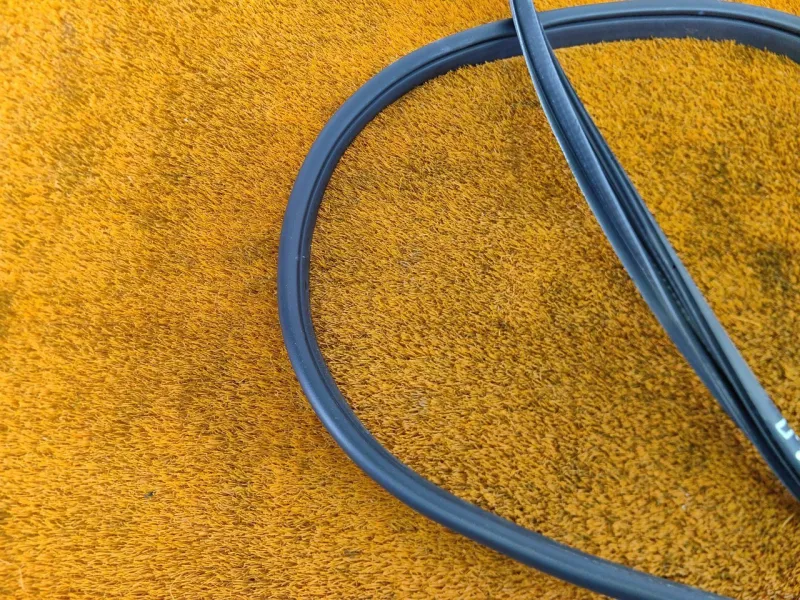 Уплотнитель проема двери