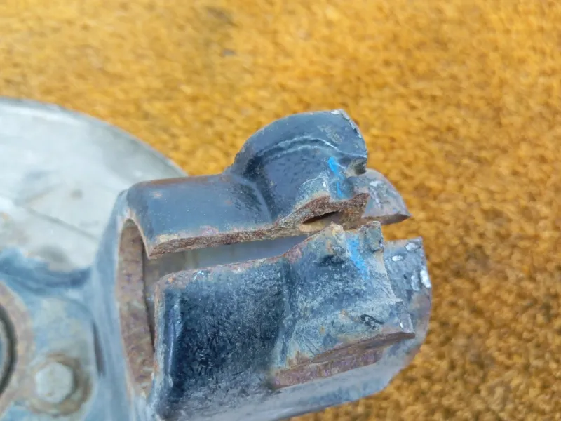 Кулак поворотный