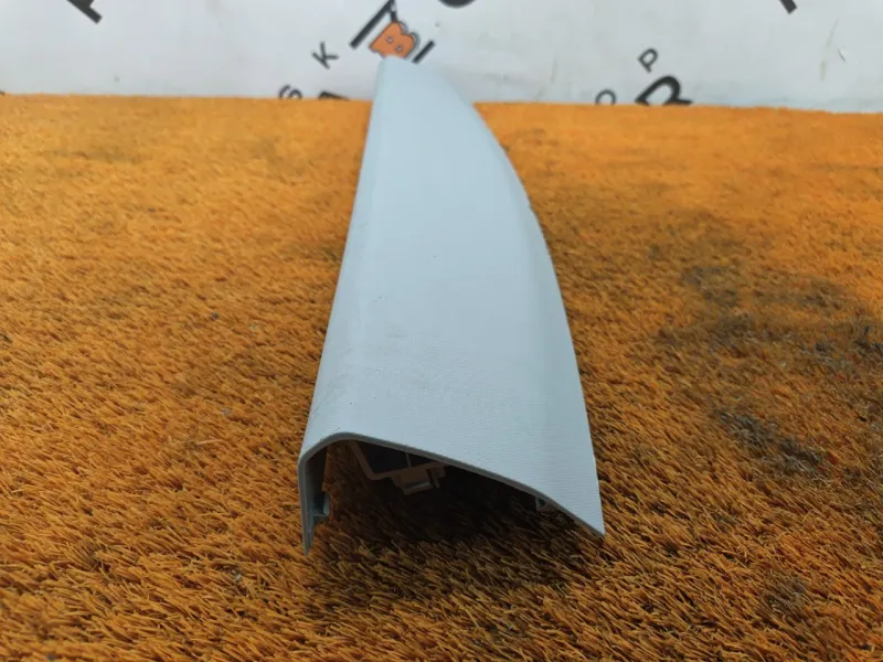 Обшивка двери багажника