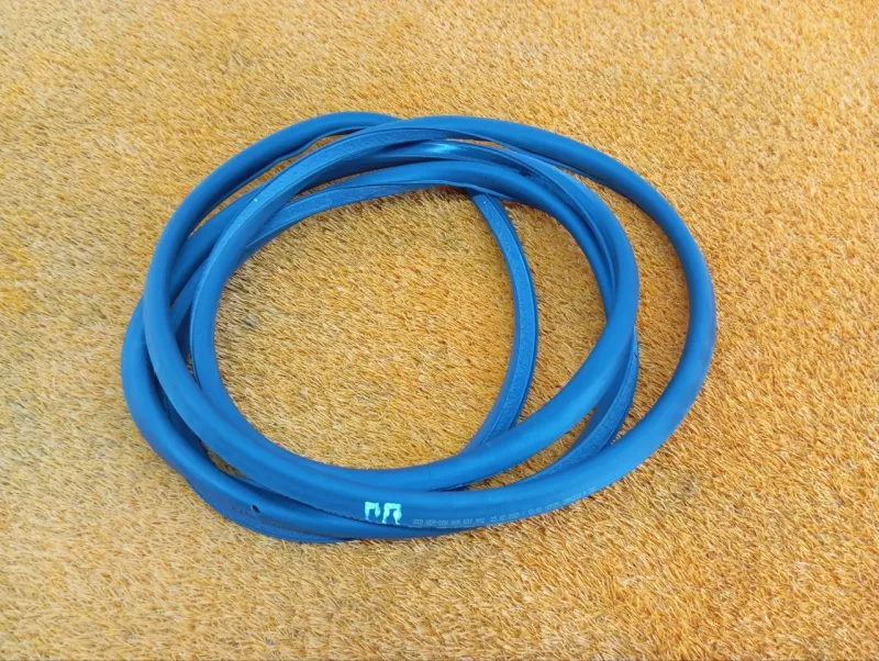 Уплотнитель проема двери