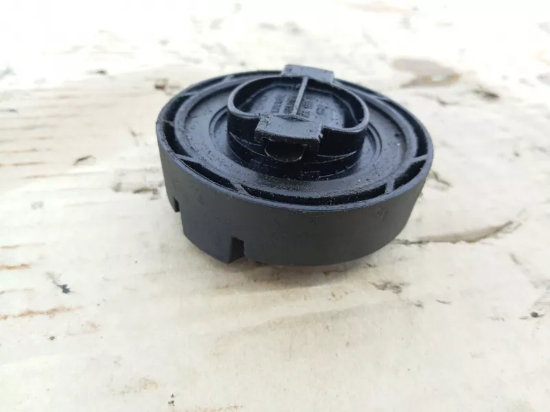 Крышка маслозаливной горловины