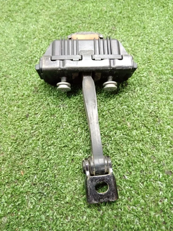 Ограничитель двери