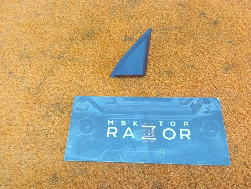 Уголок двери