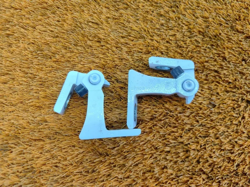 Петля двери