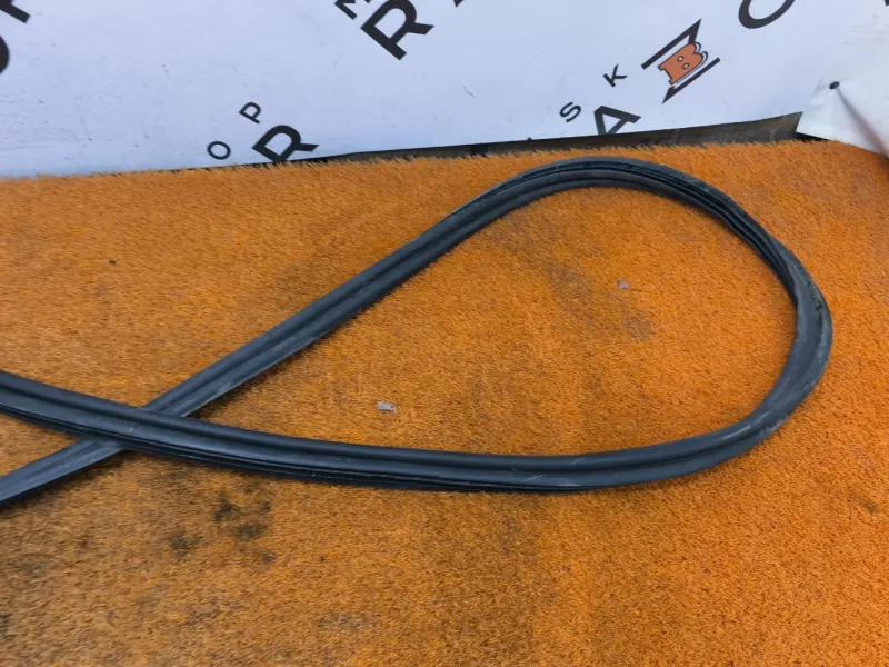 Уплотнитель багажника