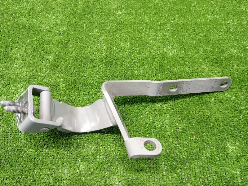 Петля двери багажника