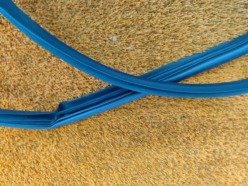 Уплотнитель проема двери