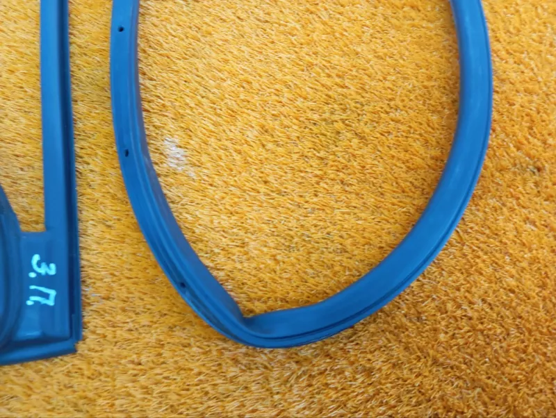 Уплотнитель двери