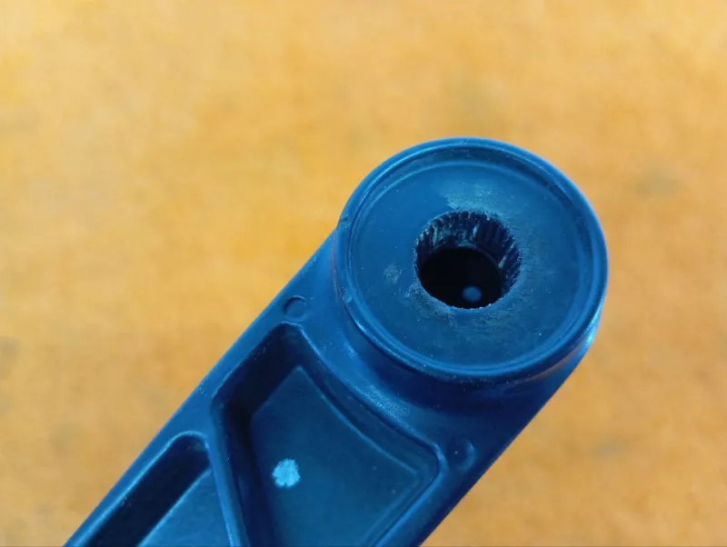 Поводок стеклоочистителя лобового стекла