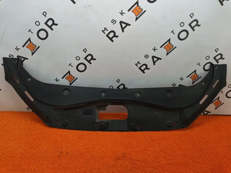 Накладка замка капота