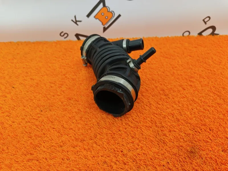 Патрубок воздушного фильтра