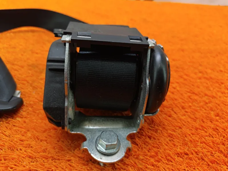 Ремень безопасности