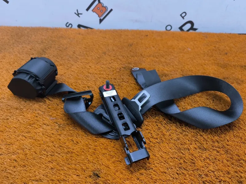 Ремень безопасности