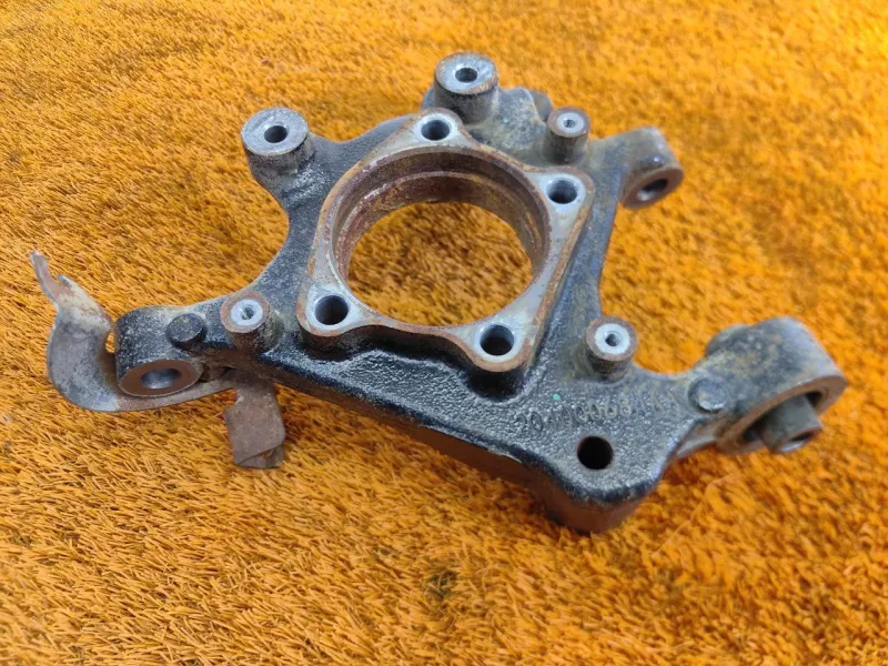 Кулак поворотный