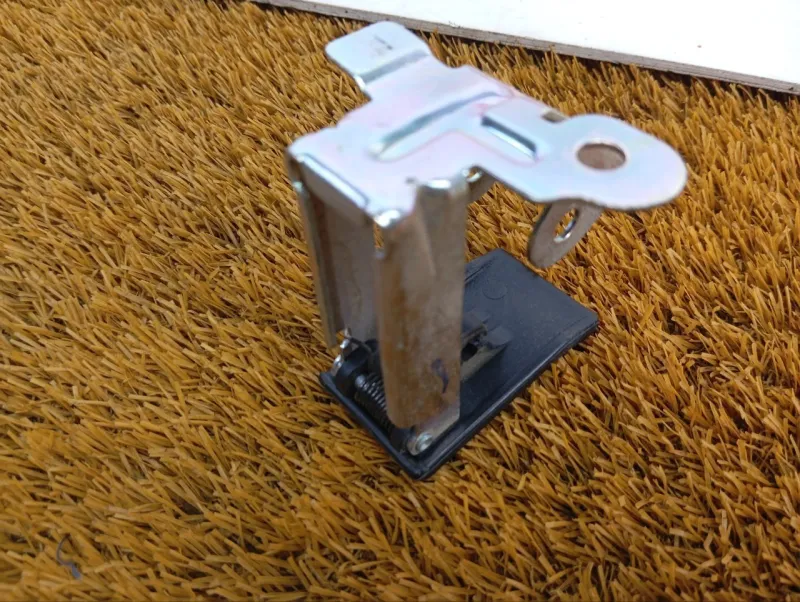 Ручка открывания капота