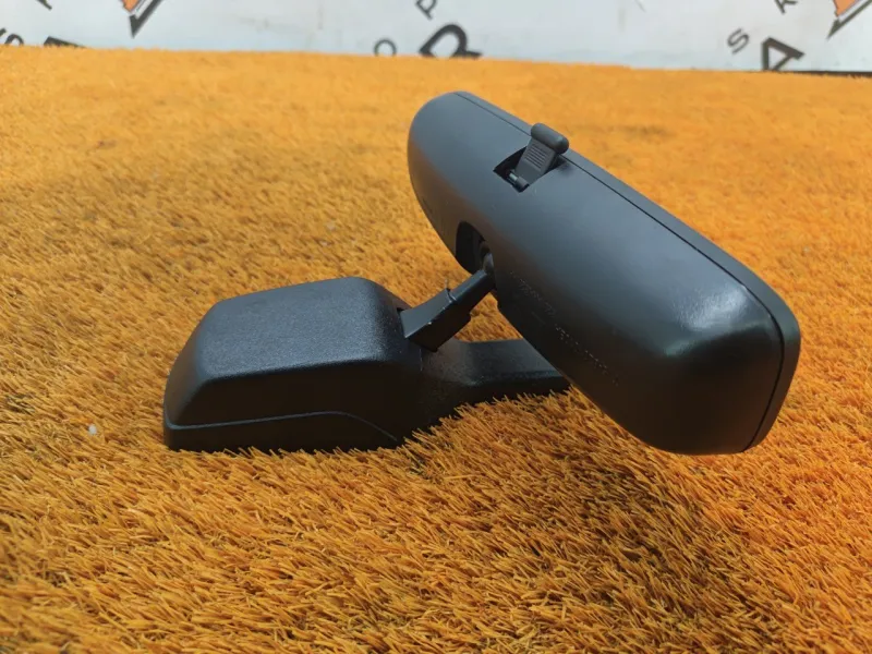 Зеркало заднего вида