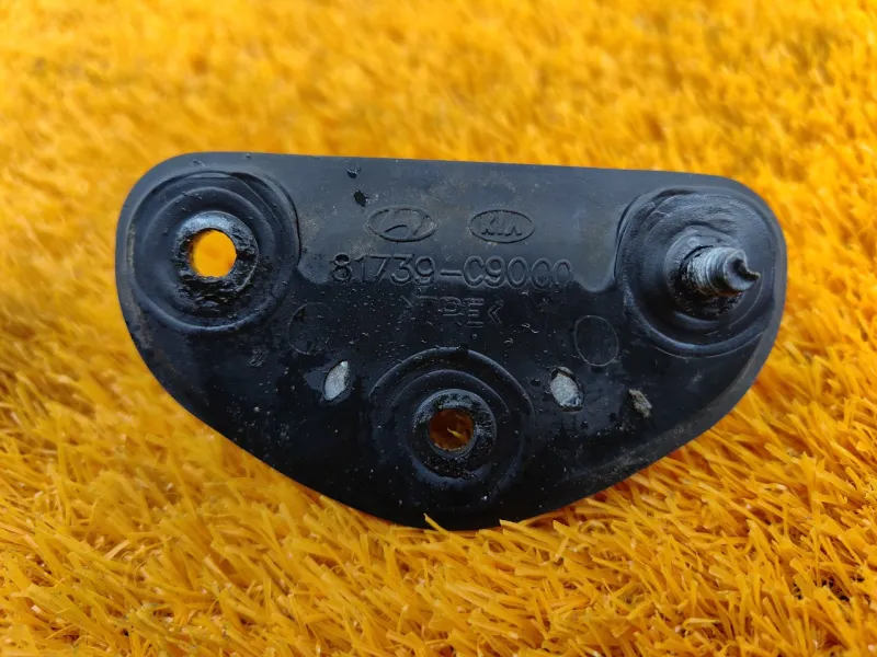 Отбойник крышки багажника