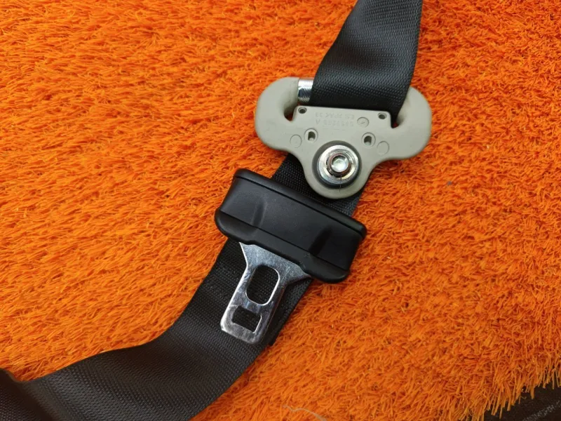 Ремень безопасности