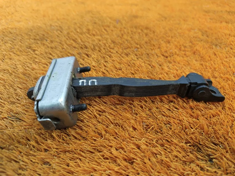 Ограничитель двери