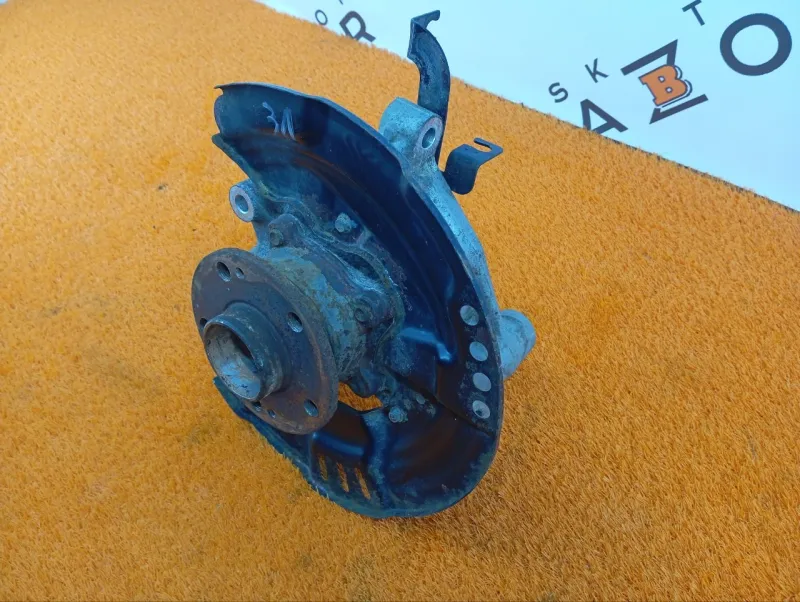 Кулак поворотный