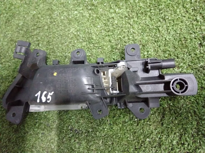 Ручка двери внутренняя Audi A4 2012 8K0839020E B8, задняя правая