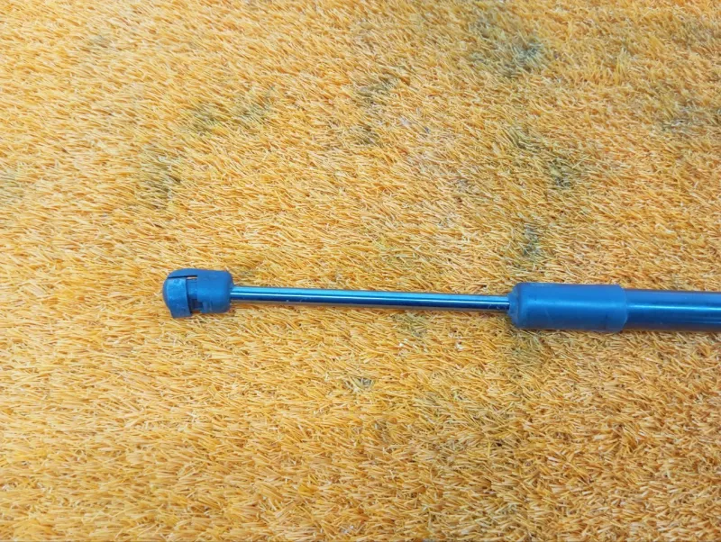 Амортизатор капота