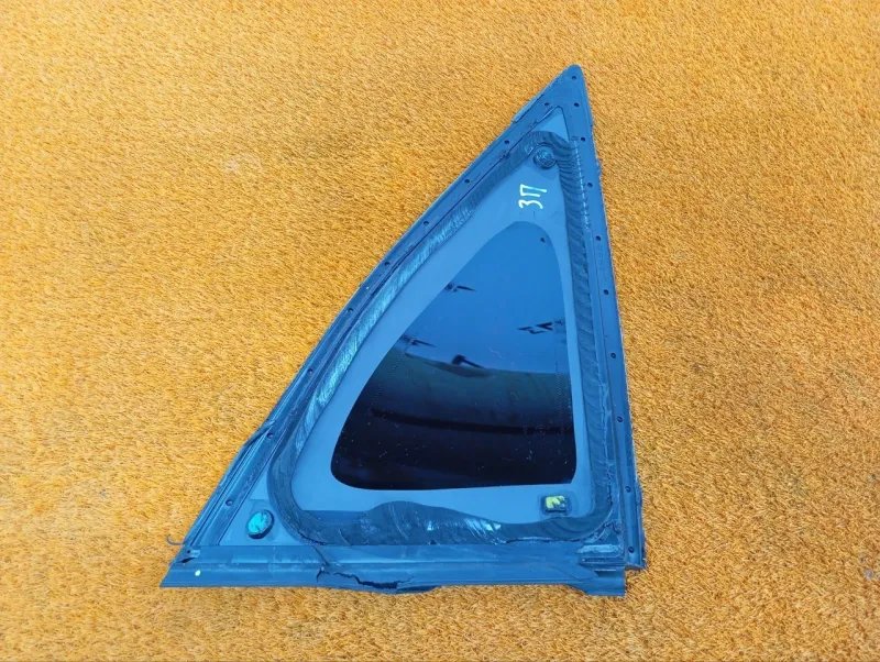 Форточка задняя