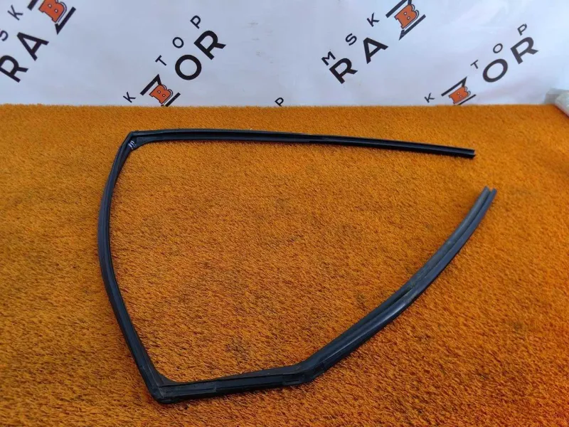 Уплотнитель стекла двери