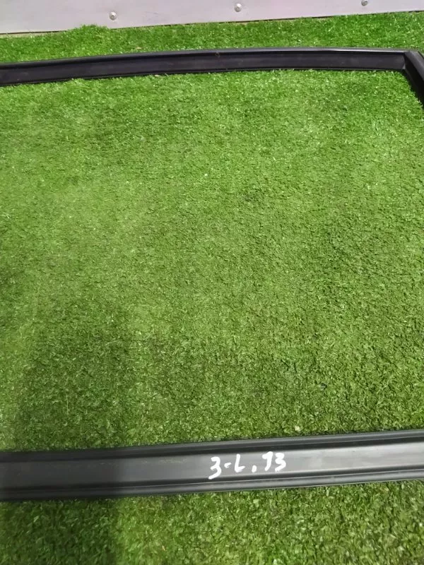 Уплотнитель стекла двери