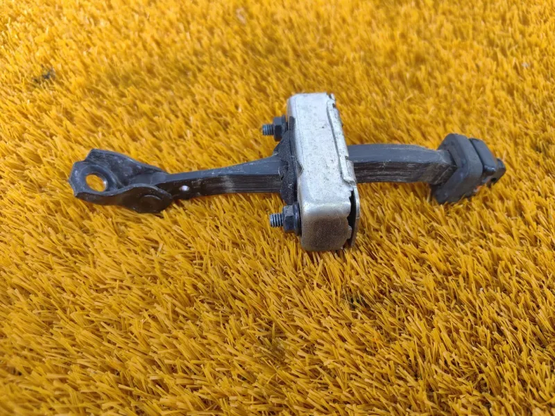 Ограничитель двери