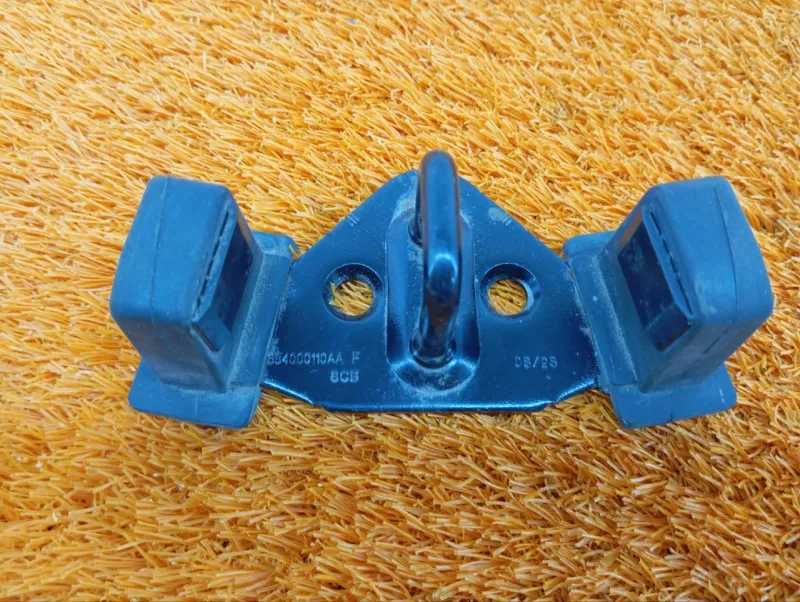 Ответная часть замка багажника