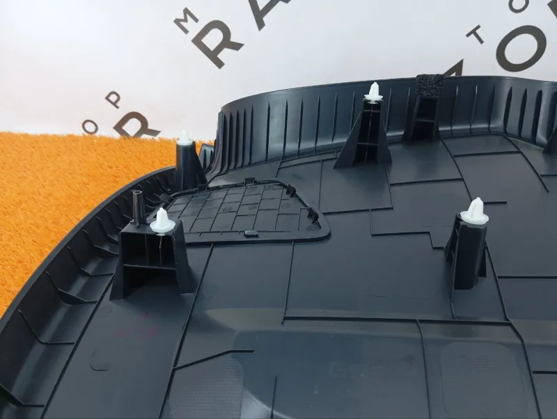 Обшивка двери багажника