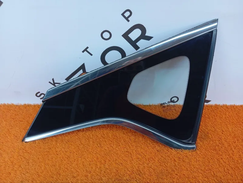 Форточка задняя