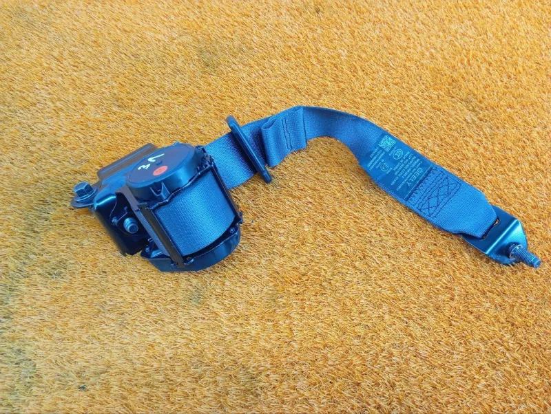 Ремень безопасности