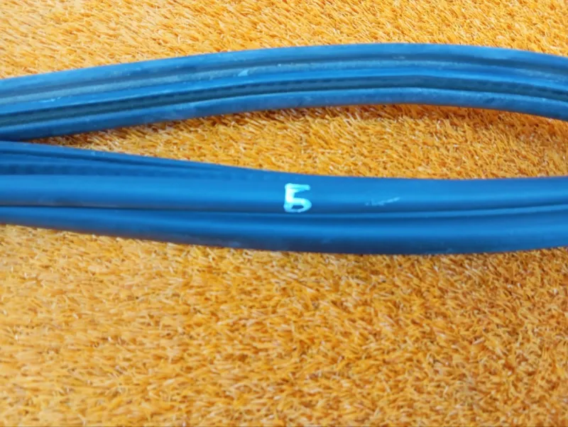 Уплотнитель багажника