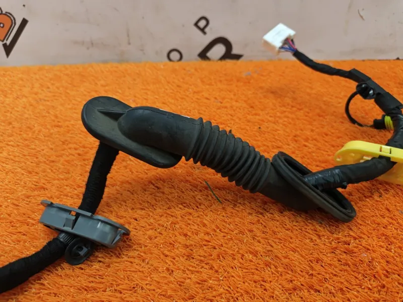 Электропроводка крышки багажника