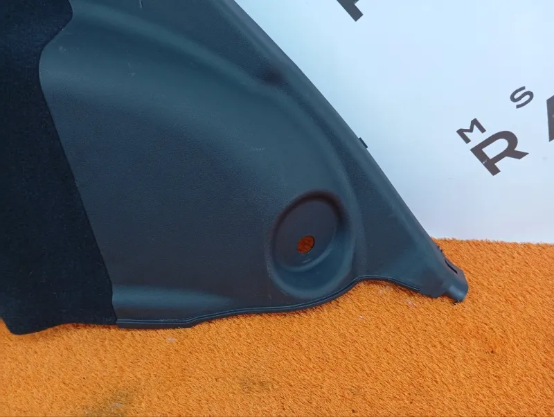 Обшивка багажника