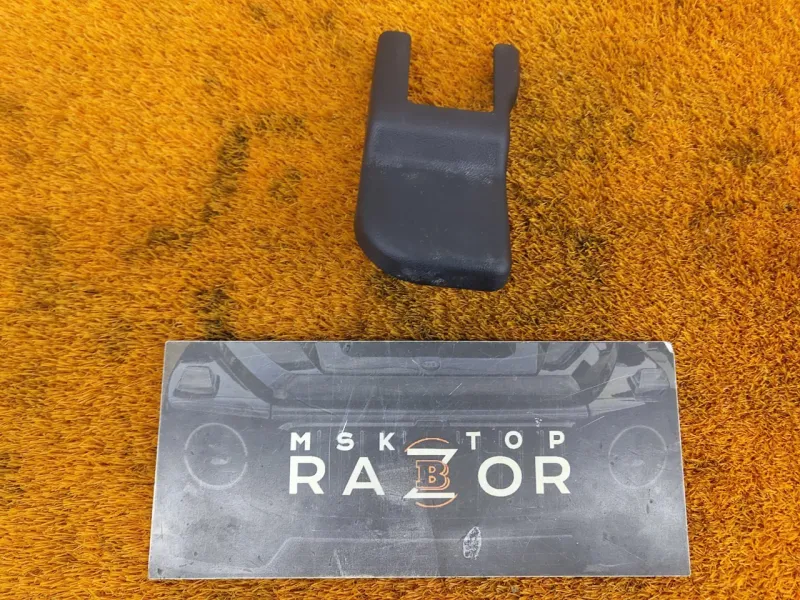 Заглушка крепления сиденья