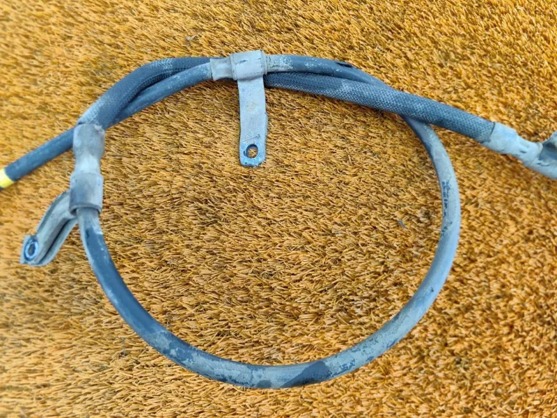 Трос стояночного тормоза