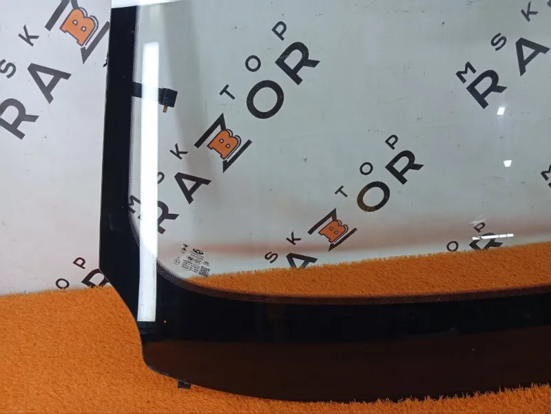 Стекло лобовое