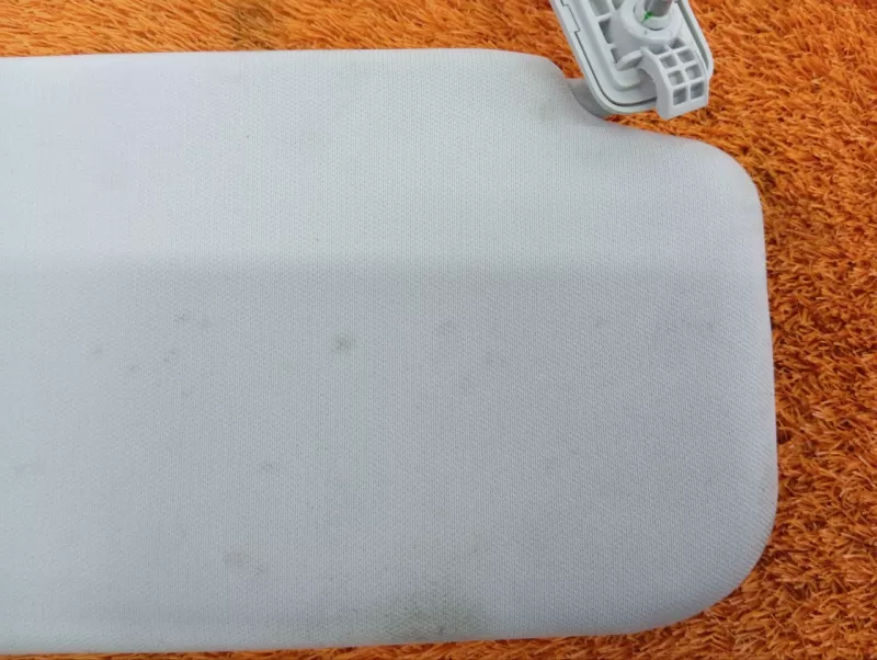 Козырек солнцезащитный