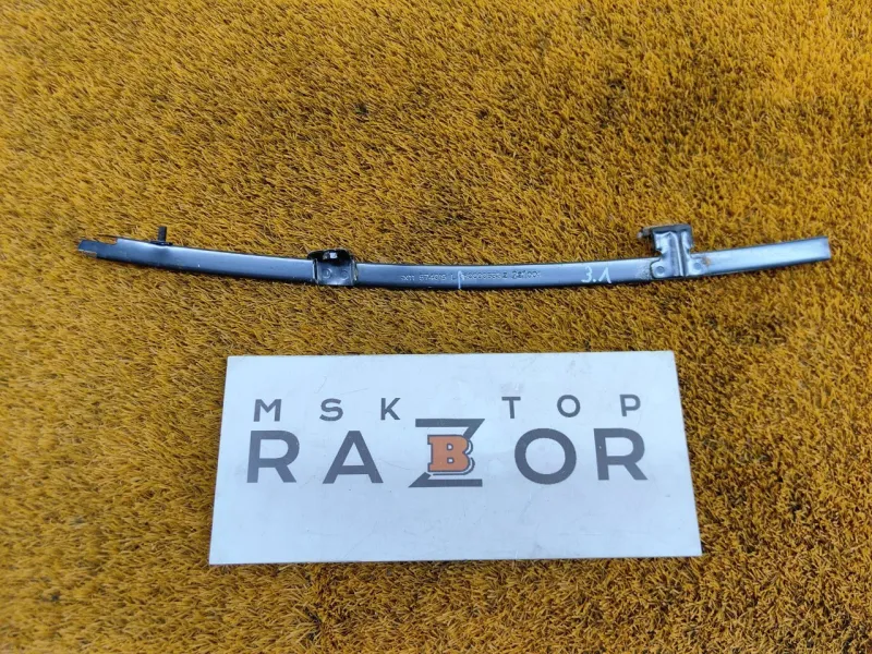 Направляющая стекла двери