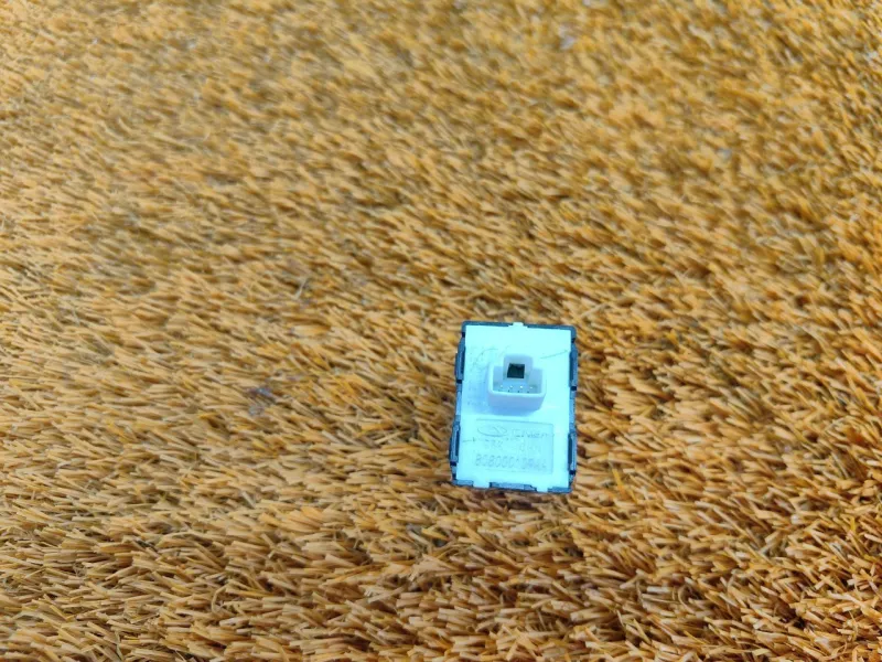 Кнопка стеклоподъемника